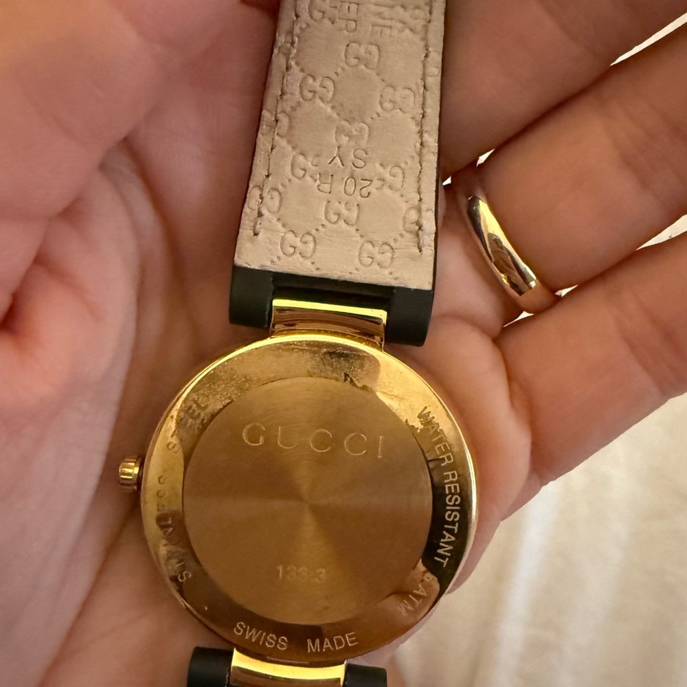 Gucci Interlocking G Watch – Model 133.3 (Black/Gold) - Picture 3 of 9
